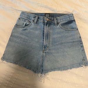 BDG High-Waisted Girlfriend Short - Light Blue Wash Size 28